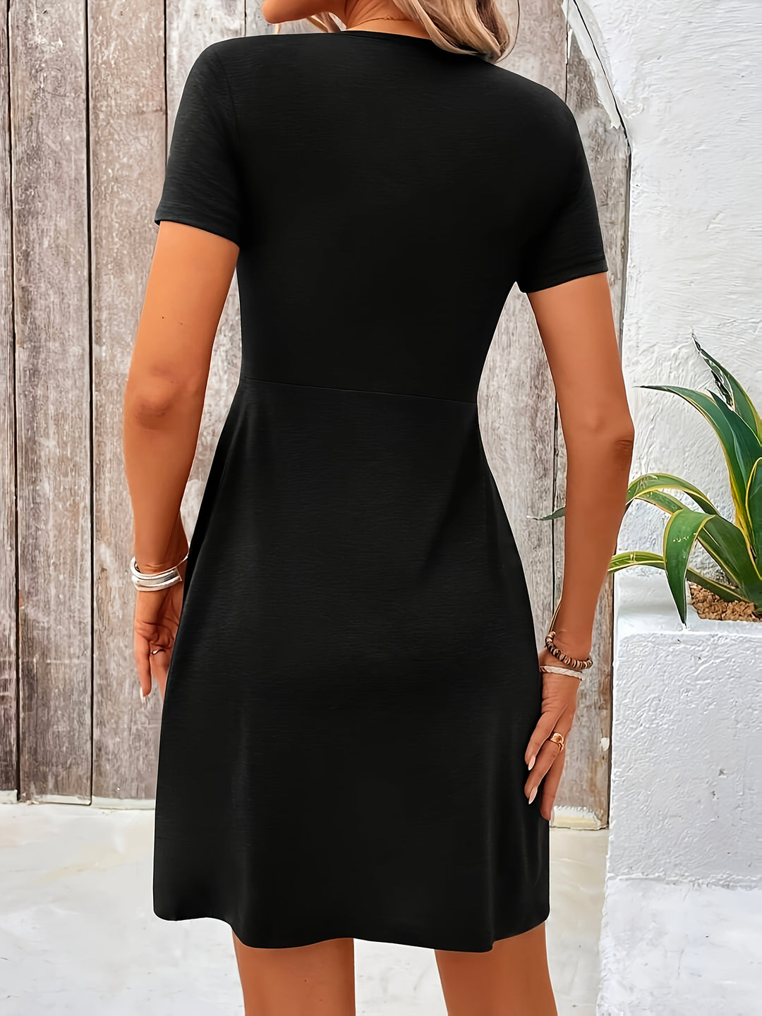 Feliz - Chic Twist Front V-Neck Dress