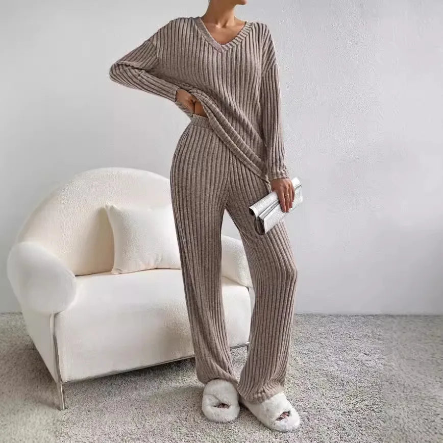 CALYNTHA – V-NECK KNIT TWO-PIECE SET
